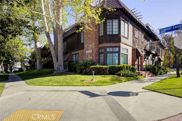 Detail Gallery Image 2 of 58 For 4342 Coldwater Canyon #3,  Studio City,  CA 91604 - 2 Beds | 3 Baths