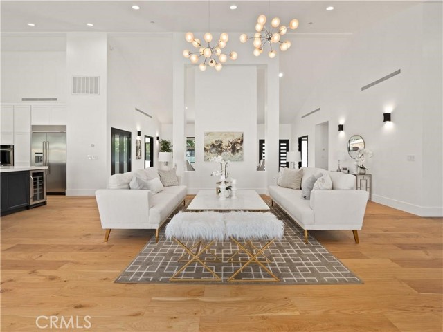 5702 Lubao Avenue, Woodland Hills CA: https://media.crmls.org/medias/9c322080-ef22-4784-9581-5cf7a62c2b69.jpg