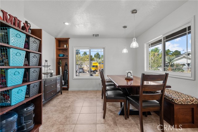 Detail Gallery Image 10 of 41 For 23034 Willow View Cir, Valencia,  CA 91354 - 4 Beds | 2 Baths