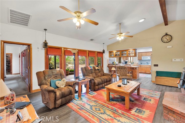 Detail Gallery Image 14 of 61 For 12830 Cedar, Hesperia,  CA 92344 - 3 Beds | 2/1 Baths