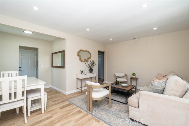 Detail Gallery Image 3 of 21 For 2241 Grand Ave, Long Beach,  CA 90815 - 4 Beds | 2 Baths