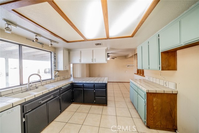 12770 5th Avenue, Victorville CA: https://media.crmls.org/medias/9c349b8c-f4e0-4dd1-99da-1d33a0a66e40.jpg