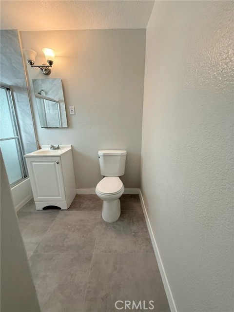 Detail Gallery Image 8 of 22 For 924 W Chestnut #1/2,  Santa Ana,  CA 92703 - 2 Beds | 1 Baths