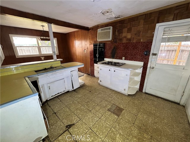 Detail Gallery Image 8 of 18 For 1232 Browning, Sacramento,  CA 95815 - 3 Beds | 1 Baths