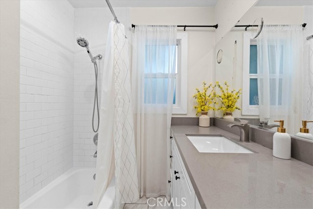 Detail Gallery Image 19 of 39 For 5829 E 2nd, Long Beach,  CA 90803 - 4 Beds | 3 Baths