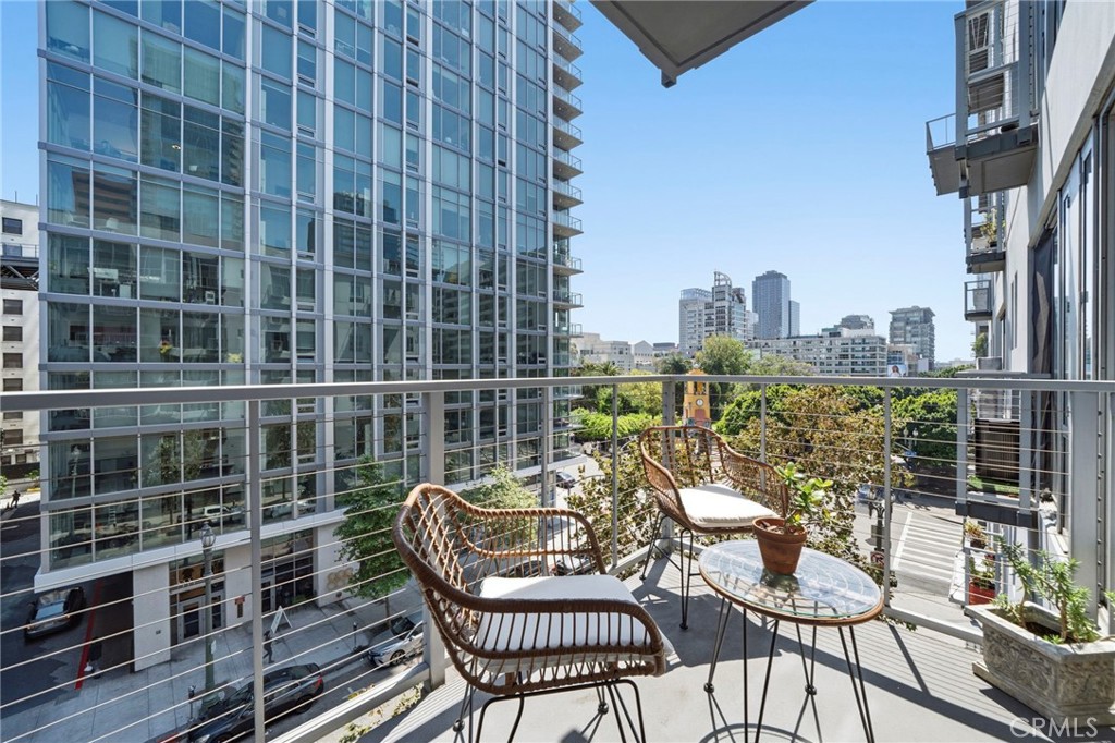 645 W 9th St #424