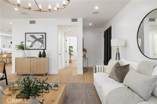 Detail Gallery Image 14 of 34 For 22002 Ocean Ave, Torrance,  CA 90503 - 4 Beds | 4/1 Baths