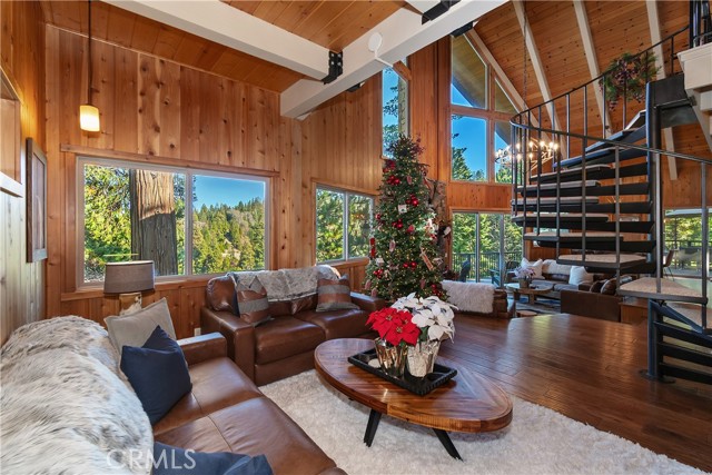 26621 Thunderbird Drive, Lake Arrowhead CA: https://media.crmls.org/medias/9c370519-13f0-4b7d-8175-cf69a403aba1.jpg