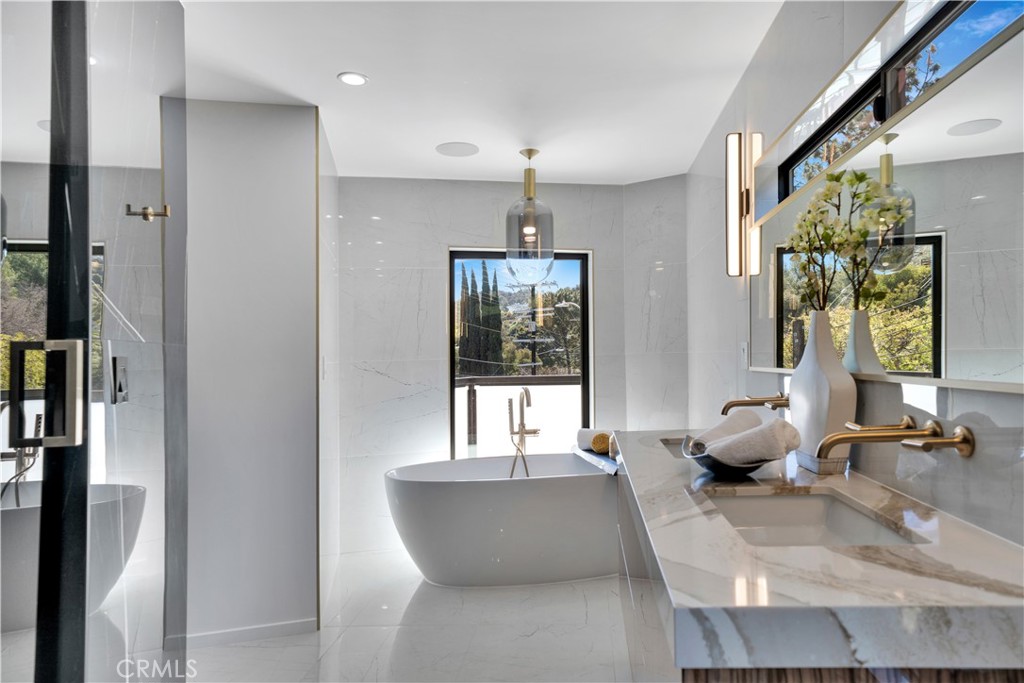 39. 2743 Laurel Canyon Boulevard Los Angeles, CA 90046