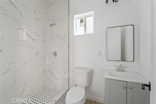 Detail Gallery Image 14 of 18 For 8512 Wilbur Ave, Northridge,  CA 91324 - 4 Beds | 2 Baths