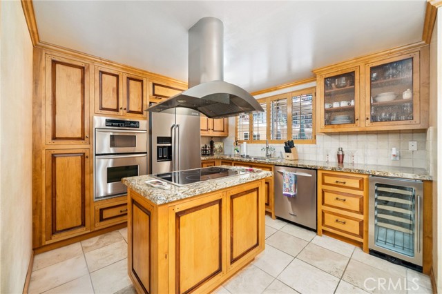 Detail Gallery Image 2 of 22 For 3665 E 1st #202,  Long Beach,  CA 90803 - 2 Beds | 2 Baths