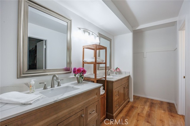710 W Country Hills W Drive, La Habra CA: https://media.crmls.org/medias/9c39f54b-abbe-41f2-b137-c1bd396f0e30.jpg
