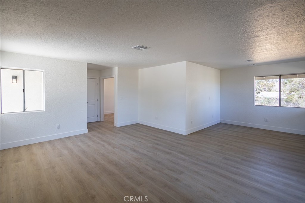 https://media.crmls.org/medias/9c3b89c9-957e-4332-8cbc-dbf44c6ec0b1.jpg?preset=X-Large