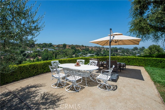 17068 Countess Place, Encino CA: https://media.crmls.org/medias/9c3c33d2-4a30-423f-9bf0-faf2a211ae7c.jpg