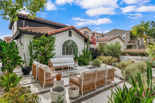 Detail Gallery Image 2 of 42 For 314 Ultimo Ave, Long Beach,  CA 90814 - 4 Beds | 3 Baths