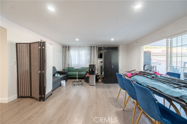 Detail Gallery Image 5 of 17 For 11214 Woodley, Granada Hills,  CA 91344 - 4 Beds | 2 Baths