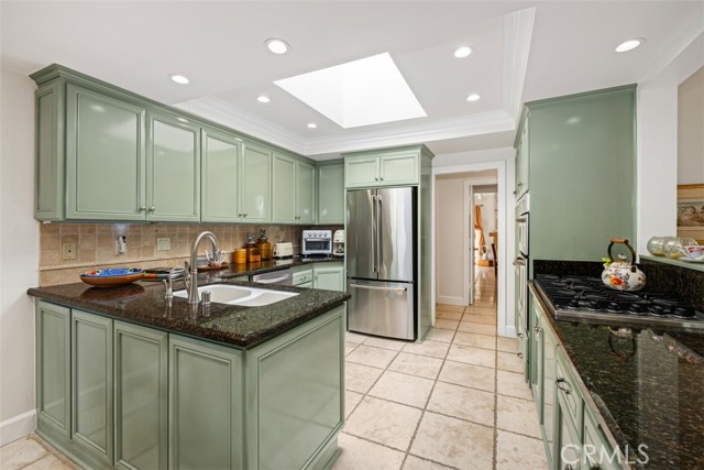 Detail Gallery Image 7 of 22 For 18 Shoal Drive, Corona Del Mar,  CA 92625 - 3 Beds | 2 Baths