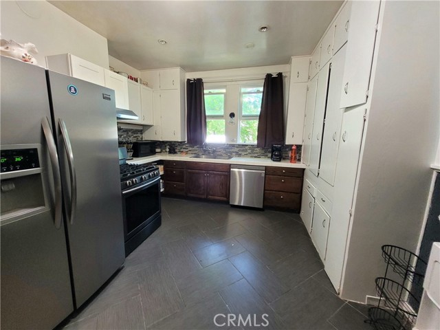 Detail Gallery Image 11 of 22 For 1948 K St, Merced,  CA 95340 - 3 Beds | 2 Baths