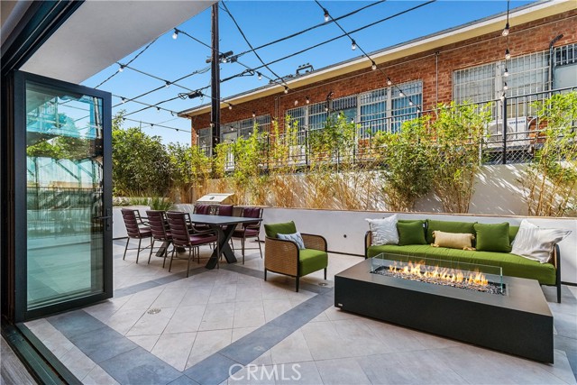Detail Gallery Image 34 of 38 For 1333 S Orange Grove Ave #401,  Los Angeles,  CA 90019 - 3 Beds | 2/1 Baths