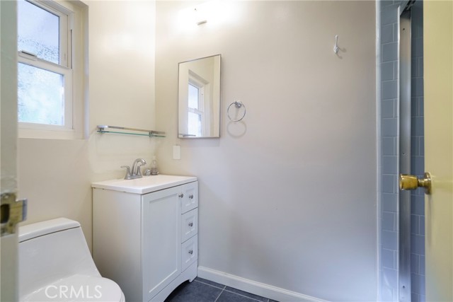 Detail Gallery Image 18 of 33 For 9356 Beckford, Northridge,  CA 91324 - 4 Beds | 3 Baths