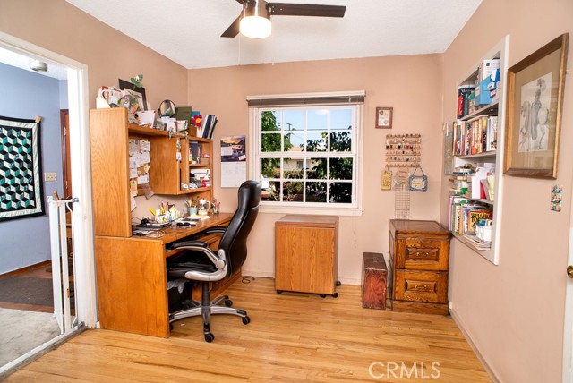 17142 Tuba Street, Northridge CA: https://media.crmls.org/medias/9c406dcd-a4c6-420f-9117-93c3b5577935.jpg