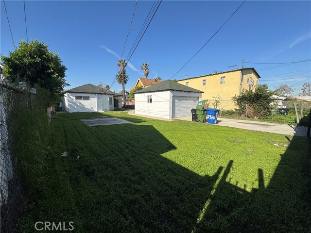 Detail Gallery Image 3 of 39 For 2916 Halldale, Los Angeles,  CA 90018 - 3 Beds | 2 Baths