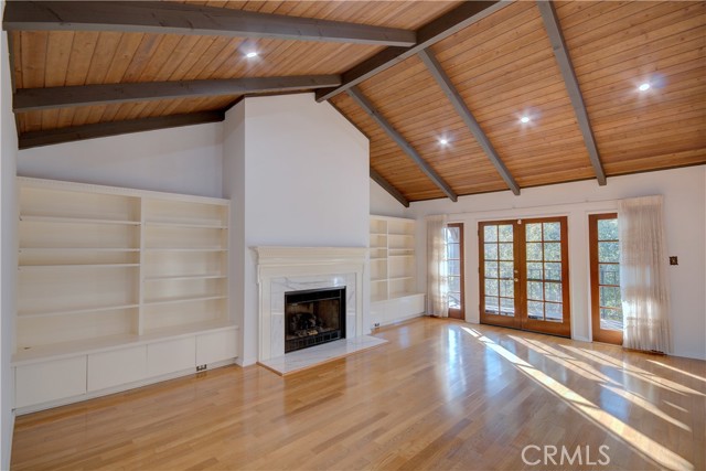 Detail Gallery Image 2 of 23 For 2606 Cañada Bld #201,  Glendale,  CA 91208 - 3 Beds | 2 Baths