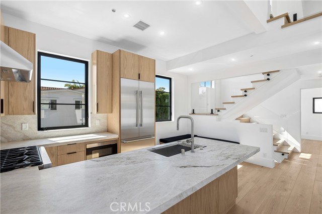 Detail Gallery Image 4 of 20 For 700 1/2 Iris, Corona Del Mar,  CA 92625 - 2 Beds | 2/1 Baths