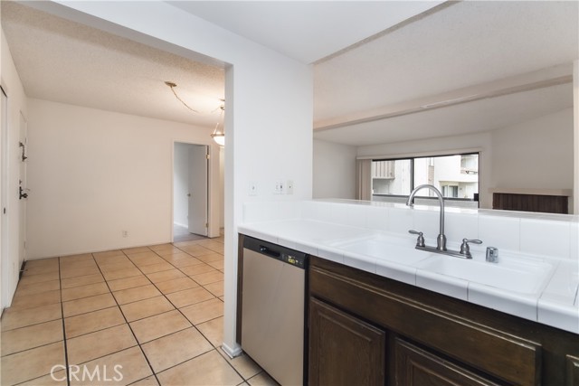 Detail Gallery Image 7 of 29 For 21500 Califa St #97,  Woodland Hills,  CA 91367 - 2 Beds | 2 Baths