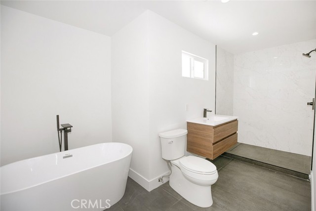 Detail Gallery Image 27 of 33 For 18856 Calvert St, Reseda,  CA 91335 - 3 Beds | 2/1 Baths