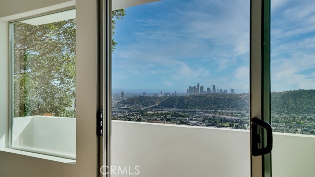 Image 37 of 75 For 854 Avenue 37