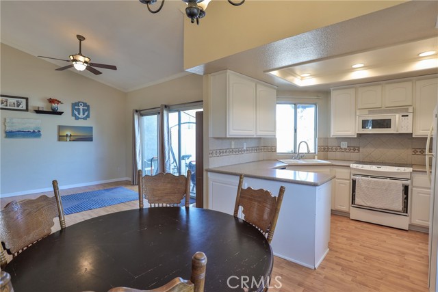 Detail Gallery Image 13 of 40 For 1143 Stone Pine Ln #F,  Corona,  CA 92879 - 2 Beds | 2 Baths