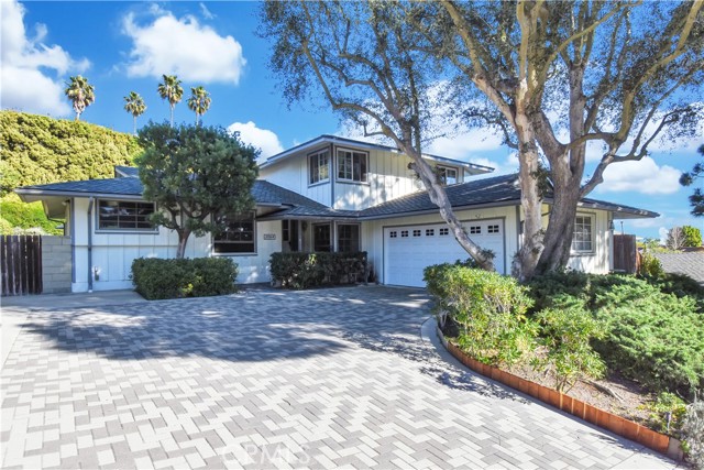 Private Corner Lot