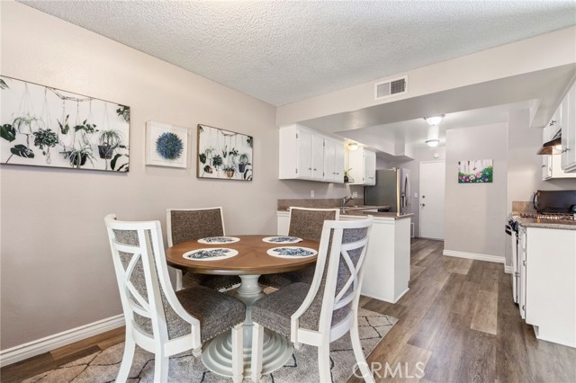 Detail Gallery Image 14 of 44 For 25259 Avenida Dorena, Newhall,  CA 91321 - 3 Beds | 2 Baths