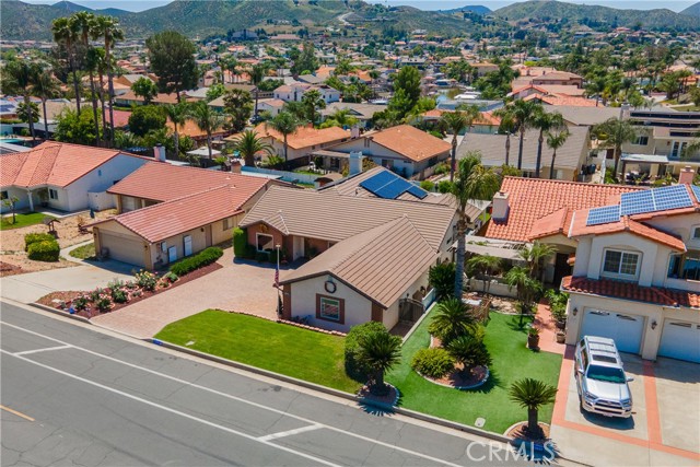 23849 Canyon Lake N Drive, Canyon Lake CA: https://media.crmls.org/medias/9c448332-a5f7-4499-957f-d64e687c411b.jpg