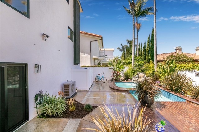 4651 Los Patos Avenue, Huntington Beach CA: https://media.crmls.org/medias/9c44f0be-b5bf-46d2-8f22-bc3339542bd2.jpg