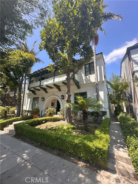 Detail Gallery Image 2 of 14 For 137 S Roxbury Dr, Beverly Hills,  CA 90212 - 1 Beds | 1 Baths
