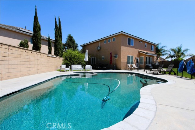 Detail Gallery Image 3 of 34 For 6023 Delaware Park Ct, Corona,  CA 92880 - 4 Beds | 3/1 Baths