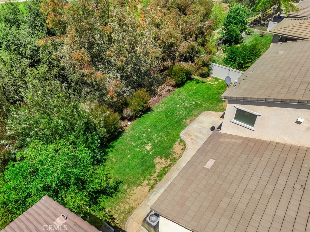 https://media.crmls.org/medias/9c45b4dc-fa69-49bd-afa1-1a7388b6b5ff.jpg?preset=X-Large
