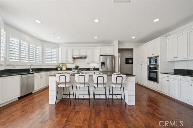Detail Gallery Image 9 of 75 For 4805 Dovehurst Way, Fontana,  CA 92336 - 4 Beds | 4 Baths
