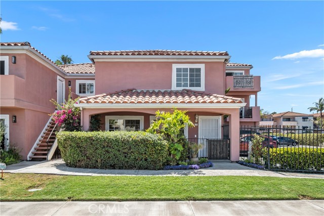 409 Utica Avenue, Huntington Beach CA: https://media.crmls.org/medias/9c463921-aa83-44b3-bc0d-665fff69122c.jpg