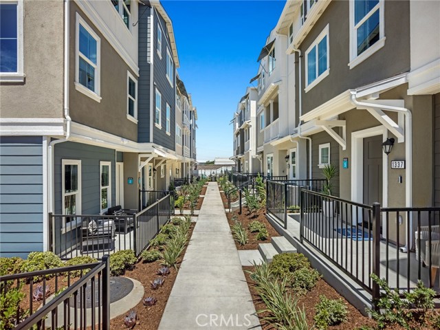Detail Gallery Image 1 of 1 For 1323 Reliance, Carson,  CA 90746 - 2 Beds | 2/1 Baths