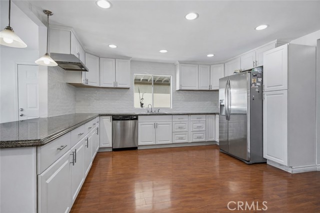 Detail Gallery Image 5 of 25 For 23777 Mulholland Hwy #203,  Calabasas,  CA 91302 - 3 Beds | 2 Baths