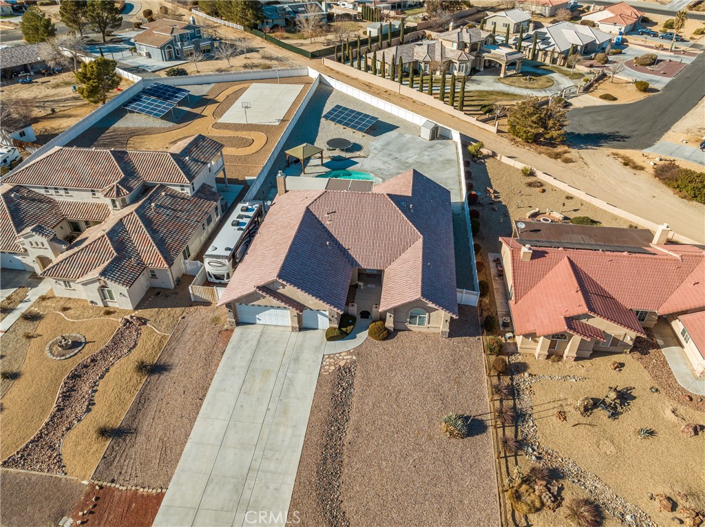 https://media.crmls.org/medias/9c4a44e6-53ba-4091-a27f-6467fe0cb180.jpg?preset=X-Large