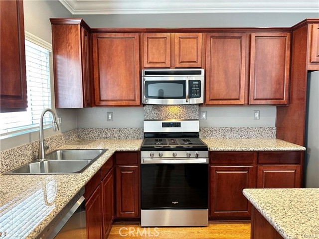 Detail Gallery Image 10 of 29 For 9301 Shirley Ave #50,  Northridge,  CA 91324 - 3 Beds | 3 Baths
