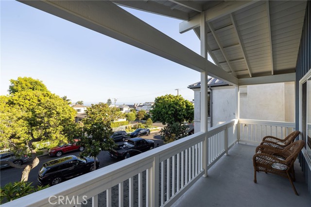 305 Poinsettia Avenue, Corona del Mar CA: https://media.crmls.org/medias/9c4caae5-7a8f-49f8-9744-0dd0f0365227.jpg