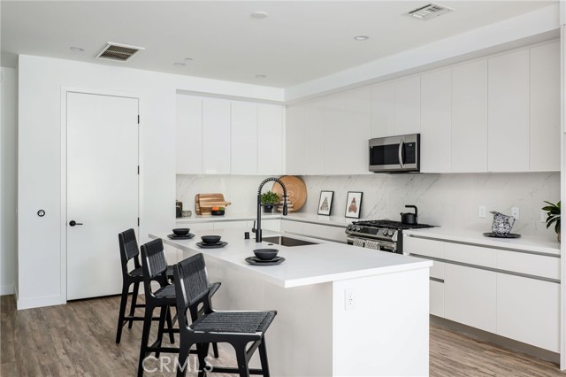 118 Astronaut Ellison S Onizuka Street, Los Angeles CA: https://media.crmls.org/medias/9c4ccea5-00ea-4aaa-b232-ee97527096ef.jpg