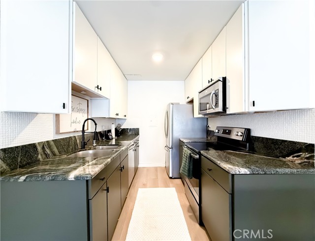 Detail Gallery Image 12 of 25 For 5460 White Oak Ave #C338,  Encino,  CA 91316 - 1 Beds | 1 Baths