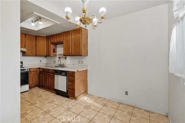 Detail Gallery Image 11 of 36 For 1197 E 9th St #4,  Pomona,  CA 91766 - 3 Beds | 2 Baths
