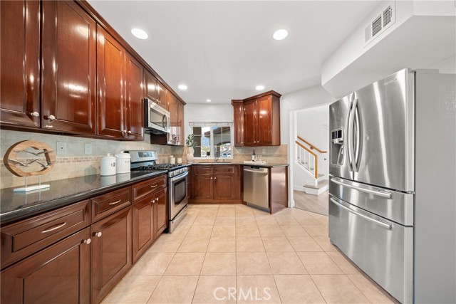 Detail Gallery Image 10 of 48 For 16198 Singing Hills, Chino Hills,  CA 91709 - 3 Beds | 2/1 Baths